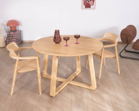 Mesa de comedor redonda de 120 cm con patas trapezoidales de madera blanqueada «Calypso»