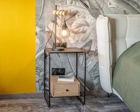 Mesita de noche de diseño, de metal y madera, con tablero de chapa de piedra «Pikto»
