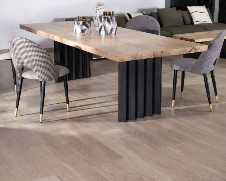 Mesa de comedor grande de 260 cm de acacia con patas de metal negro plisadas «Audacio»