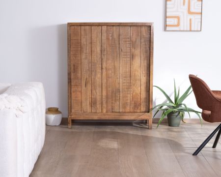 Aparador alto con dos puertas correderas de madera maciza de mango «Aruna», de estilo acogedor