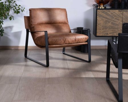 Sillón retro de tela color habano y metal negro «Torsten»