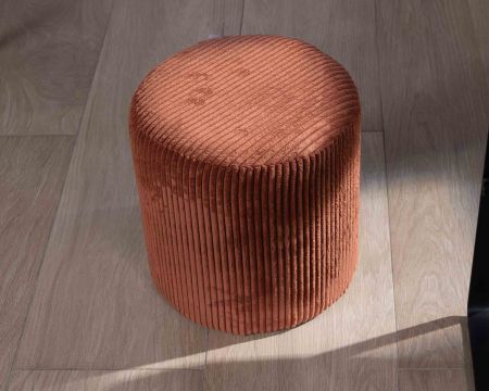 Lote de 2 pufs pequeños de color óxido, de terciopelo acanalado «Snaw», con un diámetro de 35 cm