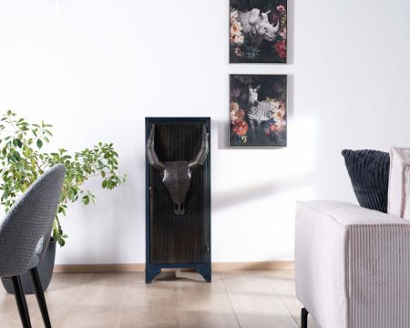 Mueble de almacenamiento de metal con frente con relieve de cabeza de toro «Crazy»