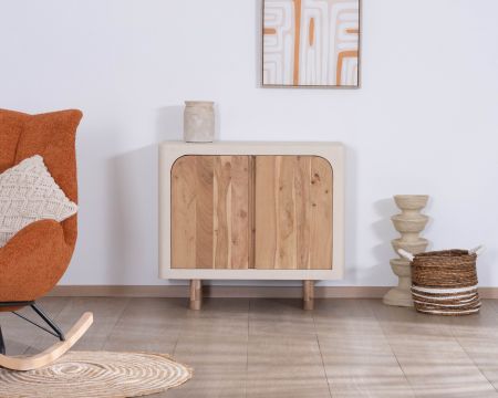 Pequeño mueble de almacenamiento de diseño, fabricado en madera de acacia natural y con acabado «Miona» con aspecto de hormigón lijado