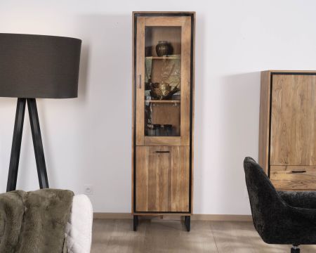 Vitrina de estilo industrial de madera de acacia «Baltik» con cristal tintado en marrón