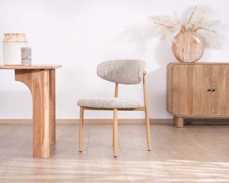 Lote de 2 sillas de comedor de estilo retro, en tela beige con trama marrón «Arpège», con patas de metal con acabado de madera clara