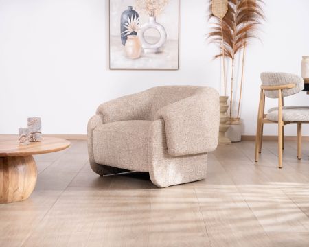 Sillón club rediseñado «Sweet Culture» en tela marrón jaspeada, con un estilo vintage contemporáneo