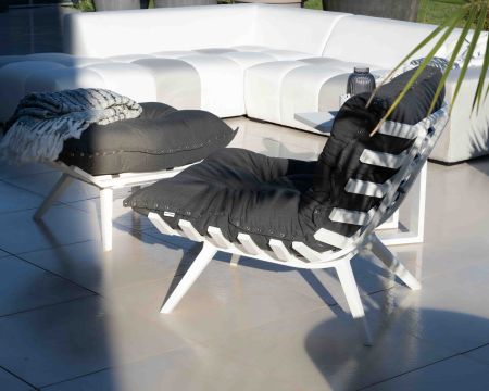 Sillón de exterior de gran comodidad con reposapiés modular en gris oscuro y blanco «Lisca»