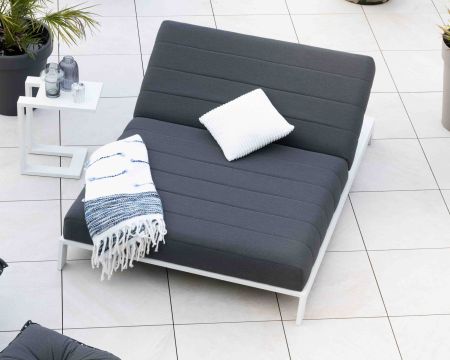Tumbona doble acolchada en gris oscuro y blanco «Terrasse»