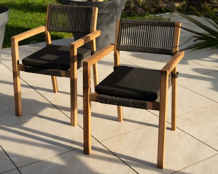 Juego de 4 sillas para exterior de teca natural «Chair'ming», con asiento y respaldo trenzados en gris