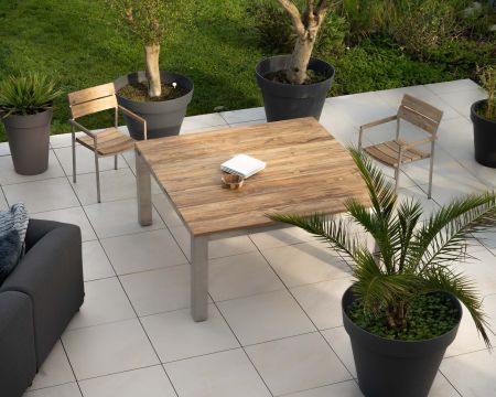 Mesa de jardín cuadrada de 160 cm de teca «Melta» con patas de metal gris acero inoxidable