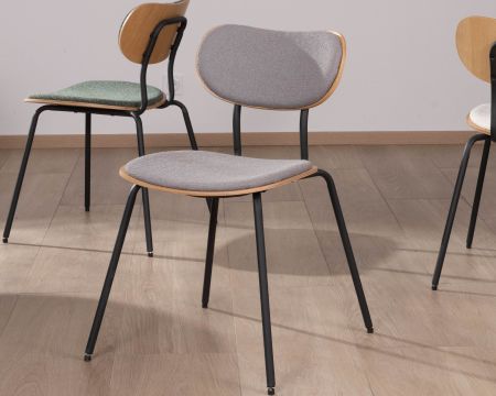 Lote de 4 sillas de comedor retro con asiento de madera y tela gris «Lino»