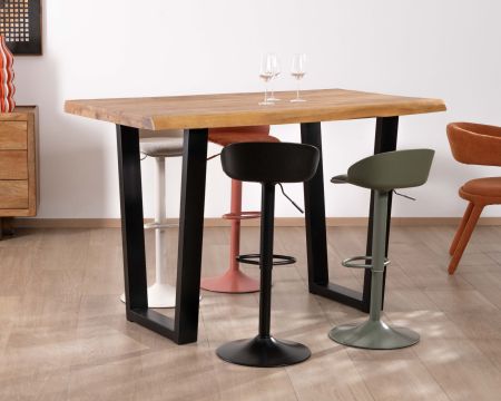 Mesa alta de estilo taller, de teca maciza reciclada «Lasia», con base metálica negra en forma de U