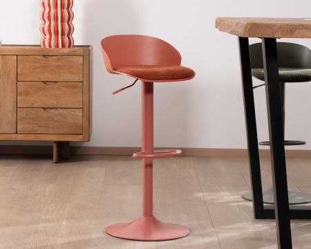 Trona de diseño minimalista en color terracota «Oja», con asiento regulable en altura