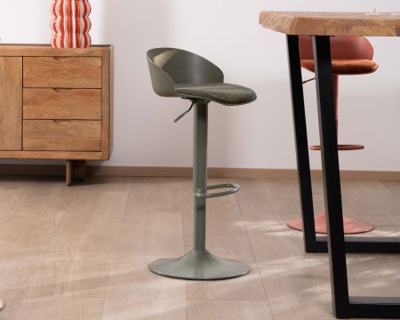 Taburete de bar regulable en altura, color verde salvia «Oja», con un diseño sencillo y contemporáneo