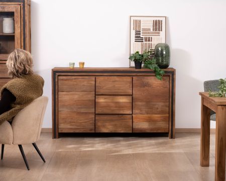 Aparador de dos puertas de madera de teca reciclada «Kayoa», de estilo contemporáneo