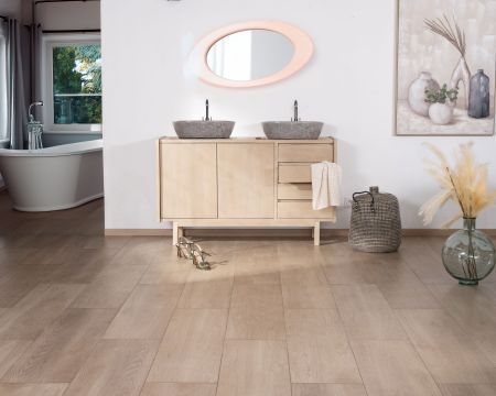 Mueble bajo lavabo de 140 cm en madera de mango blanqueada con puertas y cajones «Kahiko»