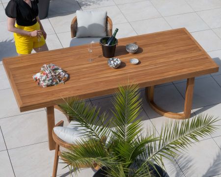 Mesa grande de comedor de exterior de 240 cm de teca «Orchaise», acabado natural
