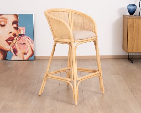 Silla alta de ratán de estilo étnico chic «Noho» con asiento de tela beige