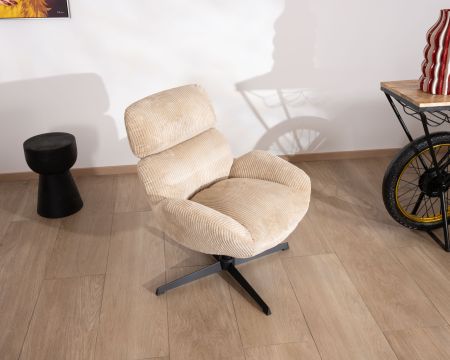 Sillón giratorio y cómodo de terciopelo color camel beige «Bissett»