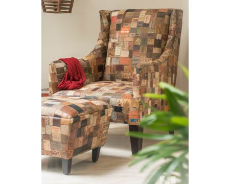 Sillón bergère 100 % único, de tela reciclada y madera «Pop Vintage»