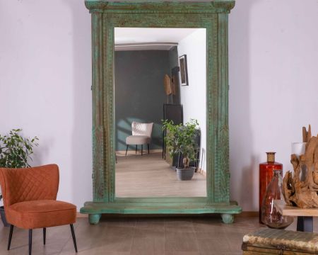 Espejo grande con marco indio de madera «Vieille Porte», pieza única