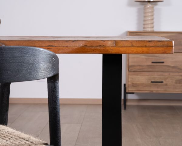 Mesa de comedor de madera reciclada con patas de metal negro en forma de U «Alésia», 200 cm