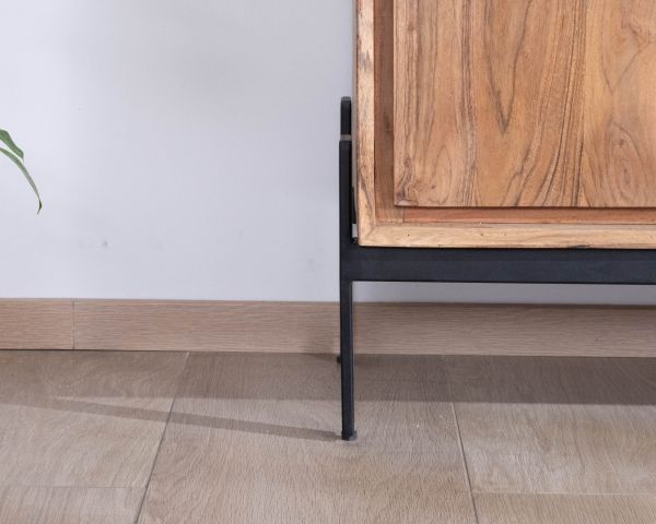 Aparador de 4 puertas de acacia y metal, 160 cm, modelo «Novelli», de estilo zen y minimalista