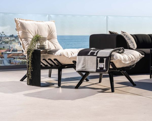 Tumbona modular de alta gama con estructura de aluminio negro «Lisca»