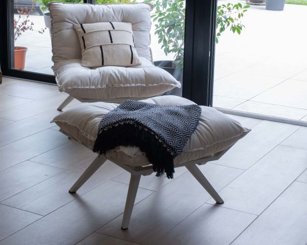Sillón de exterior blanco con reposapiés modular y estructura de aluminio blanco «Lisca»