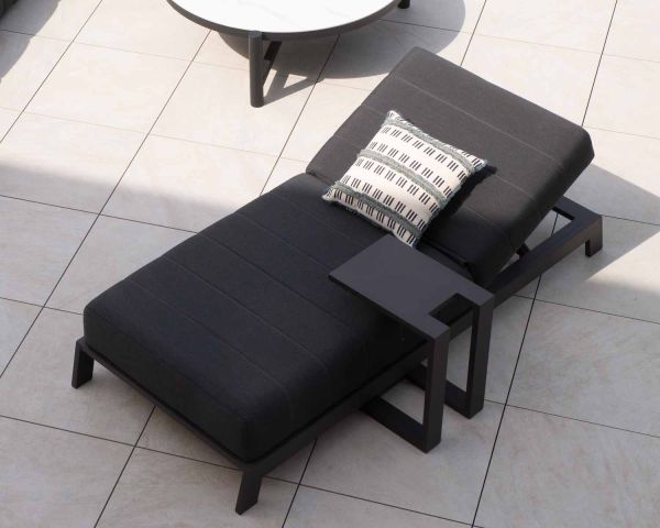 Mesita auxiliar de diseño en aluminio gris antracita «Lazy Beach»