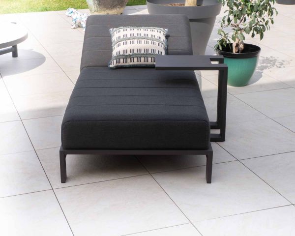 Mesita auxiliar de diseño en aluminio gris antracita «Lazy Beach»