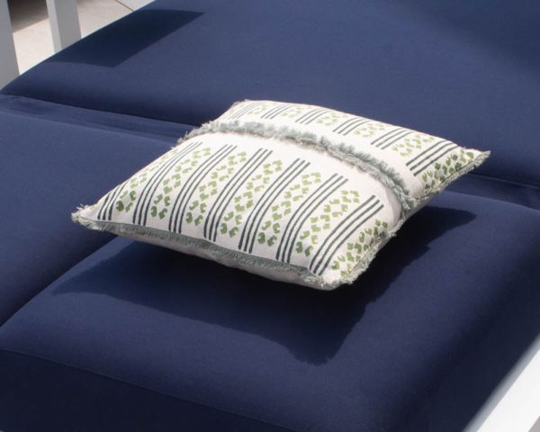 Cojín decorativo cuadrado en tonos beige y verde con flecos de lino «Solira»