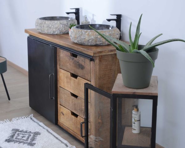 Pequeña vitrina de pared de estilo industrial, de metal, madera maciza y cristal «Black Cook»