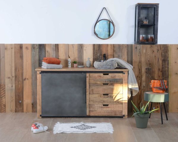 Pequeña vitrina de pared de estilo industrial, de metal, madera maciza y cristal «Black Cook»