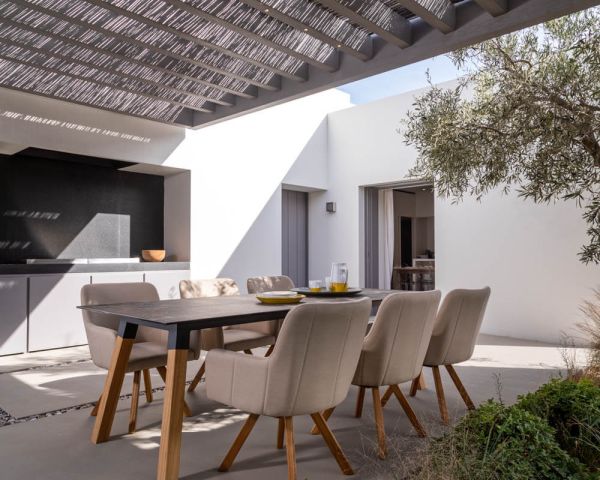 Silla de jardín con tapizado Sunbrella en blanco roto y patas de teca «Lombok»