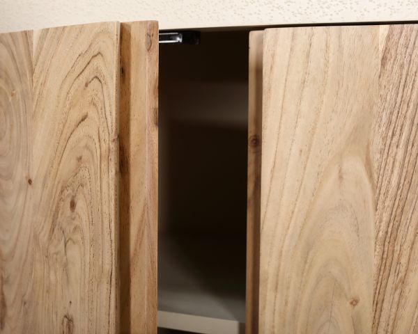 Aparador bajo de 4 puertas, de estilo orgánico y contemporáneo, «Miona»