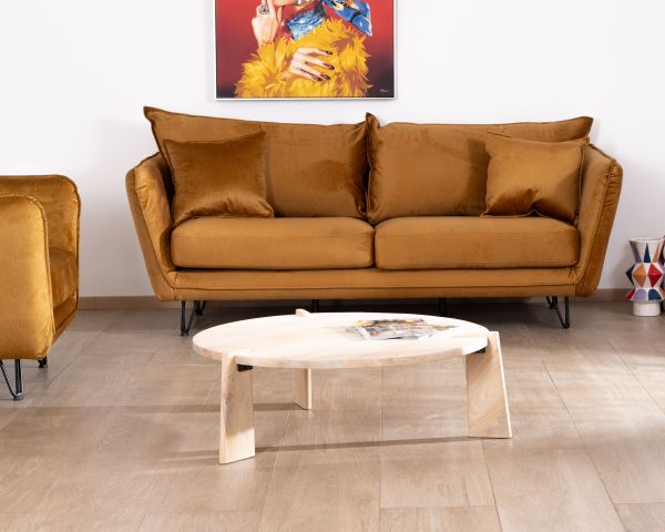 Sofá de 3 plazas color ocre, con patas de metal y tapizado de terciopelo «Hasting»