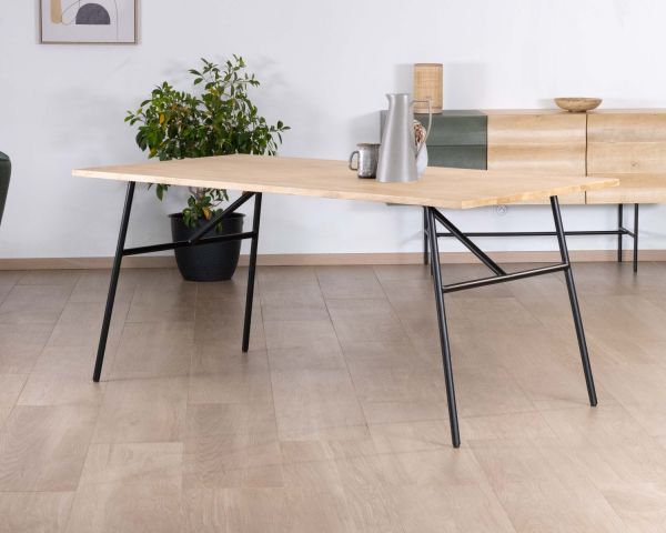 Mesa de comedor de estilo minimalista «japandi», con tablero de madera y patas de metal «Elegancy»