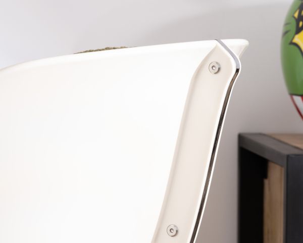 Sillón de diseño pop con carcasa de plexiglás y tejido rizado de color verde caqui «AstroPop»