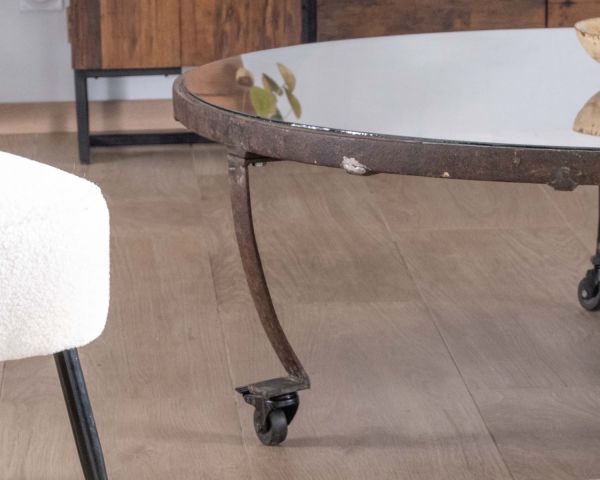Mesa de centro redonda de madera reciclada y tablero de cristal con patas de metal «Nepalí»