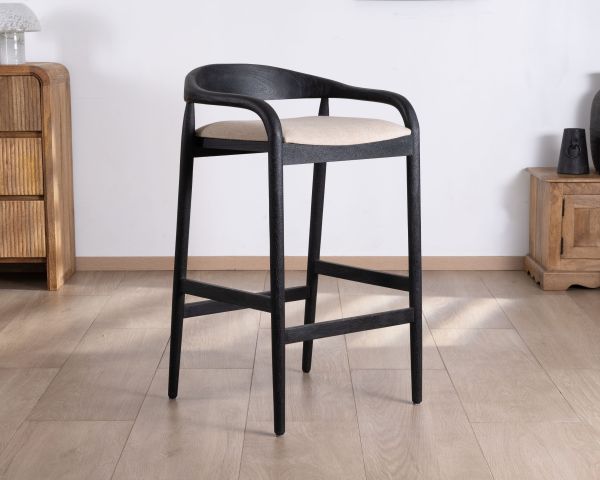 Taburete de bar negro de diseño con respaldo de madera y asiento acolchado «Vogue»