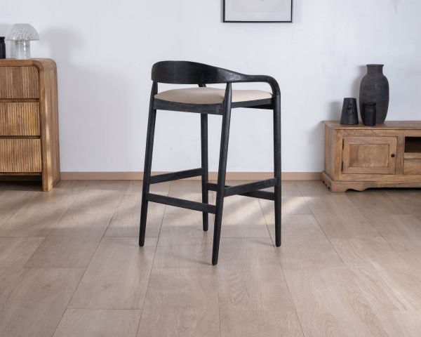 Taburete de bar negro de diseño con respaldo de madera y asiento acolchado «Vogue»
