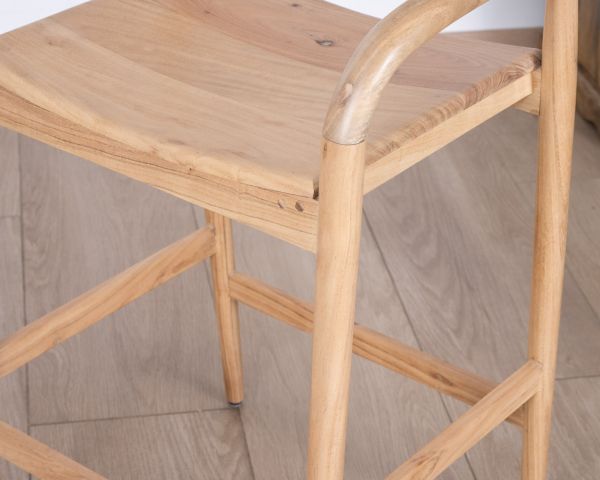 Taburete de bar de acacia con un diseño minimalista y respaldo «Vogue»