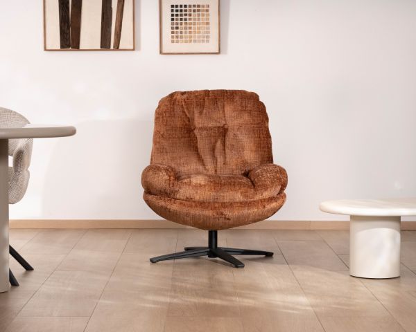 Sillón giratorio de 360° en tejido bouclé color terracota «Panama», con asiento mullido y diseño envolvente