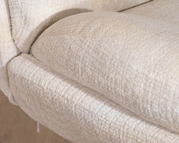 Sillón lounge giratorio «Panama» de tejido bouclé en color crudo, de estilo escandinavo
