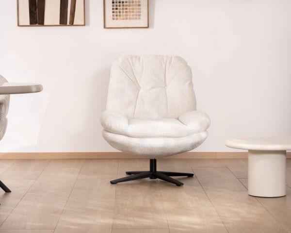 Sillón lounge giratorio «Panama» de tejido bouclé en color crudo, de estilo escandinavo