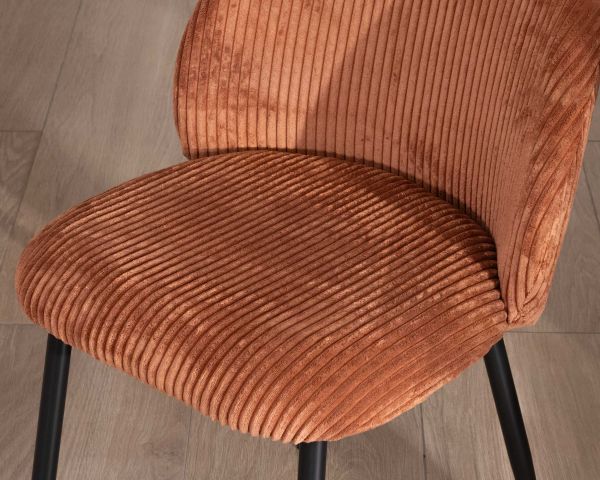 Juego de 4 sillas de comedor de pana color óxido «Bellot», de estilo retro