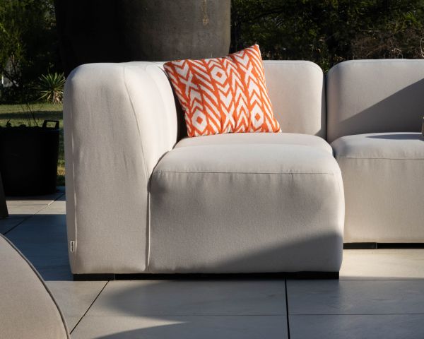 Asiento para sofá modular de exterior de tela blanca «Miroly Bay», de diseño orgánico