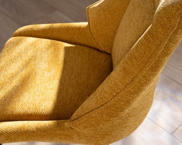 Lote de 2 sillas de comedor de diseño vintage «Niko» con tapizado en color amarillo mostaza